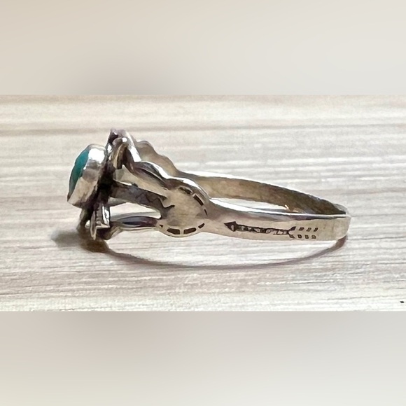 Vintage Fred Harvey Sterling Silver Turquoise Crossed Arrow Ring, Size 7, 1g - Picture 3 of 11